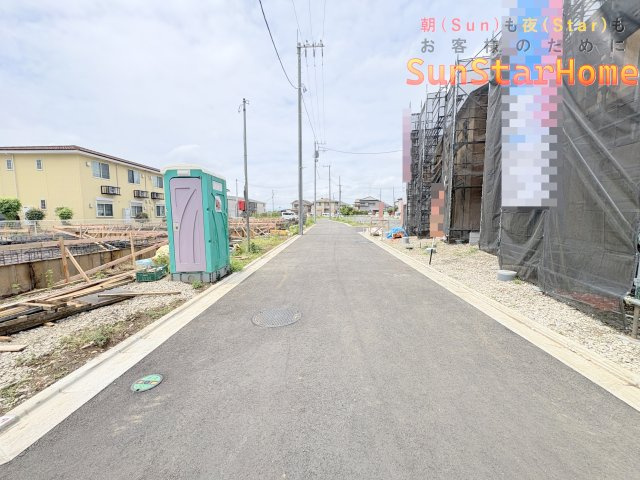 【サンスターホーム】武蔵村山市中原4丁目　省エネ新築3号棟の前面道路含む現地写真