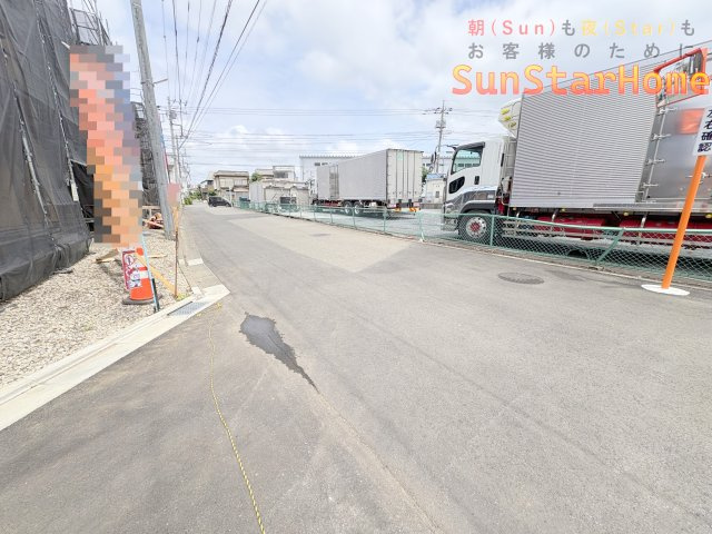 【サンスターホーム】武蔵村山市中原4丁目　省エネ新築3号棟の前面道路含む現地写真