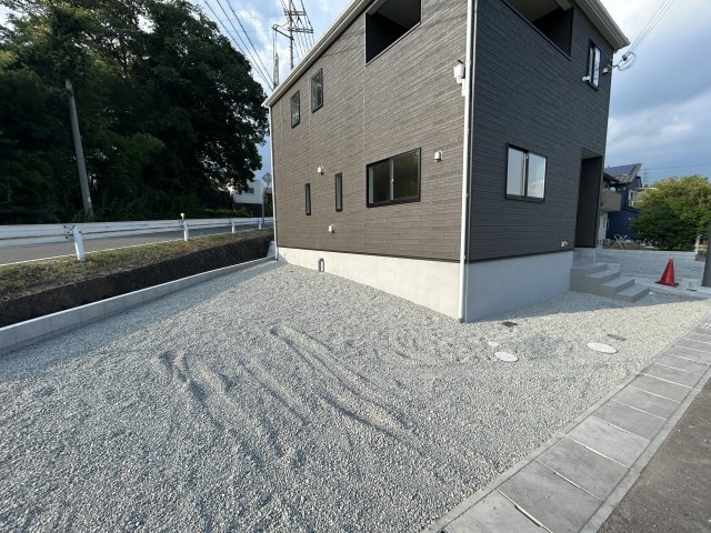 小野市片山町第1-1号棟の駐車場