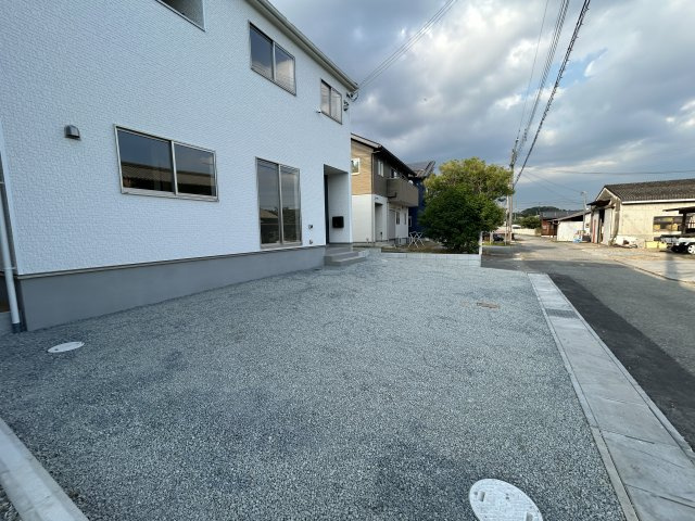 小野市片山町第1-2号棟の駐車場