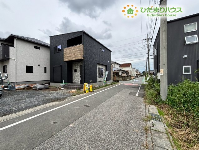 深谷市上野台　第61期　新築一戸建て　ワイウッドコート　03の前面道路含む現地写真