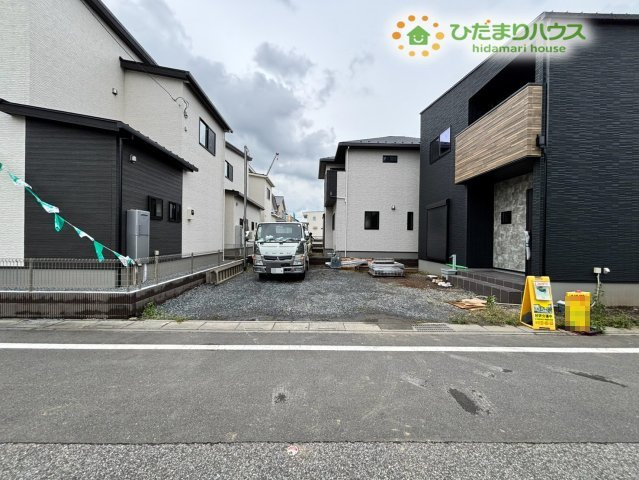 深谷市上野台　第61期　新築一戸建て　ワイウッドコート　03の駐車場