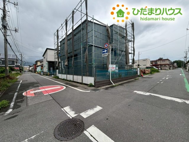 深谷市上野台　第61期　新築一戸建て　ワイウッドコート　03の前面道路含む現地写真
