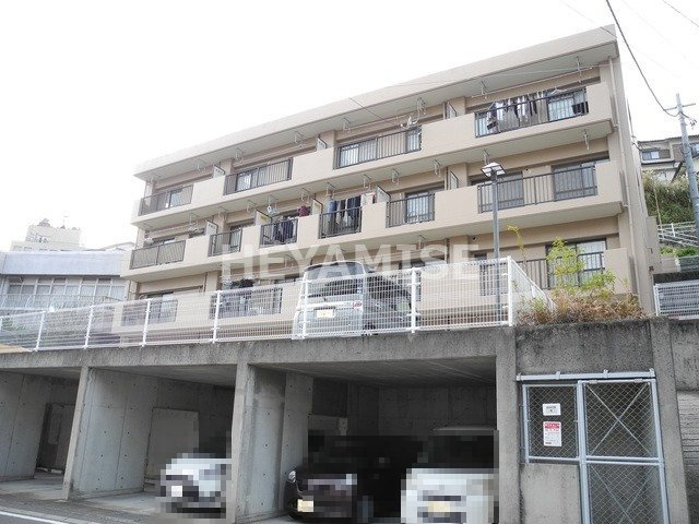 浦岡マンションの外観