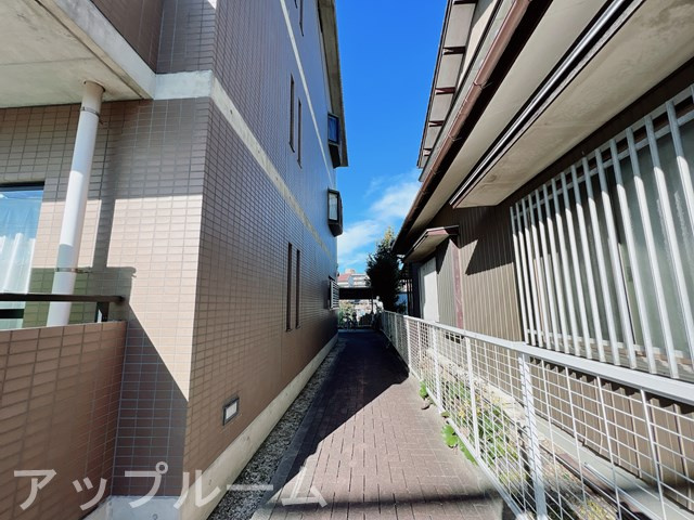 春日井市鳥居松町３丁目の賃貸マンションのエントランス