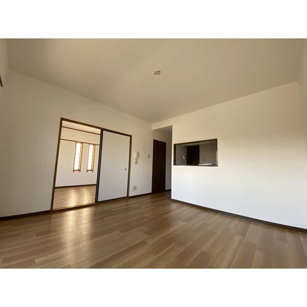 春日井市鳥居松町３丁目の賃貸マンションの居間・リビング