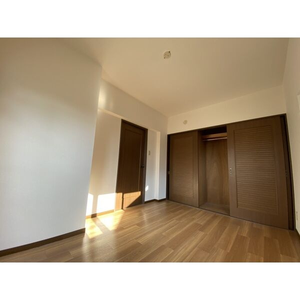 春日井市鳥居松町３丁目の賃貸マンションの内装