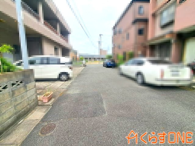 【前面道路含む現地写真】 | リフォーム素材としておすすめの中古戸建／姫路市飾東町庄