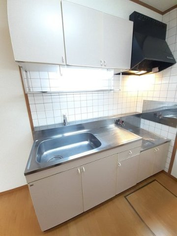 ヴィラ　アンソレイユ　ＳＨのキッチン