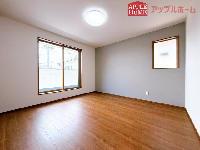 [新築住宅] 行田市桜町 第1期 全3棟の洋室|２階居室は全室収納あり！たっぷりある収納活用でお部屋もキレイを保てます♪
