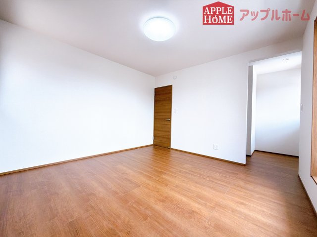 [新築住宅] 行田市桜町 第1期 全3棟の洋室|２階居室は全室収納あり！たっぷりある収納活用でお部屋もキレイを保てます♪