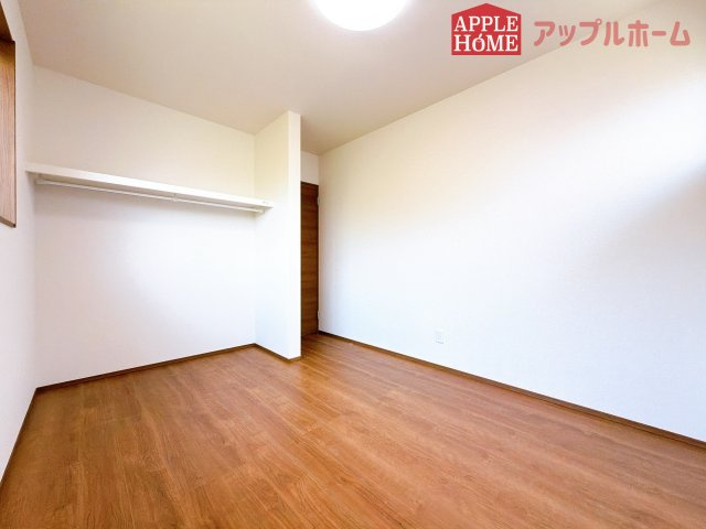 [新築住宅] 行田市桜町 第1期 全3棟の洋室|２階居室は全室収納あり！たっぷりある収納活用でお部屋もキレイを保てます♪
