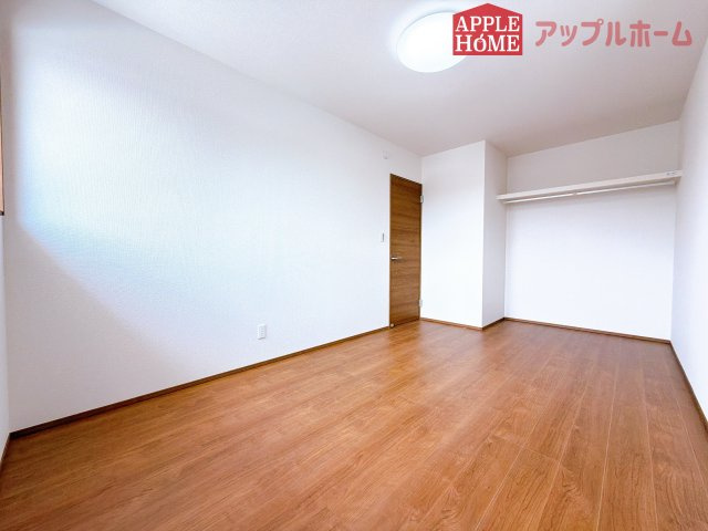 [新築住宅] 行田市桜町 第1期 全3棟の洋室|２階居室は全室収納あり！たっぷりある収納活用でお部屋もキレイを保てます♪