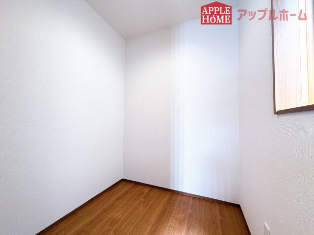 [新築住宅] 行田市桜町 第1期 全3棟の収納|玄関入ってすぐに納戸あります♪