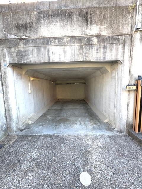 名塩平成台戸建の駐車場