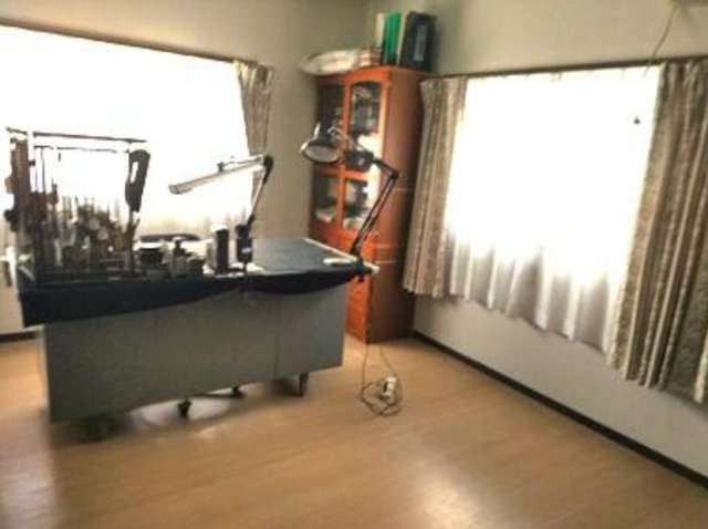 茂原市東郷　中古戸建の洋室|敷地約99坪 駐車3台可能  6LDK 都市ガス  スーパーフードプラザハヤシ徒歩約13分
