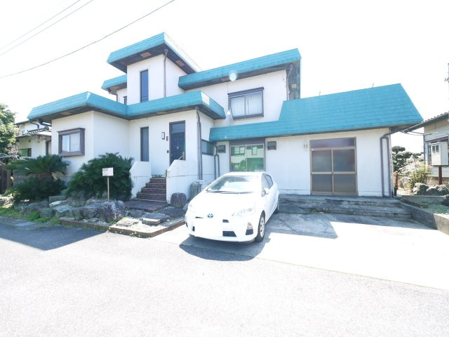 茂原市東郷　中古戸建の外観|敷地約99坪 駐車3台可能  6LDK 都市ガス  スーパーフードプラザハヤシ徒歩約13分
