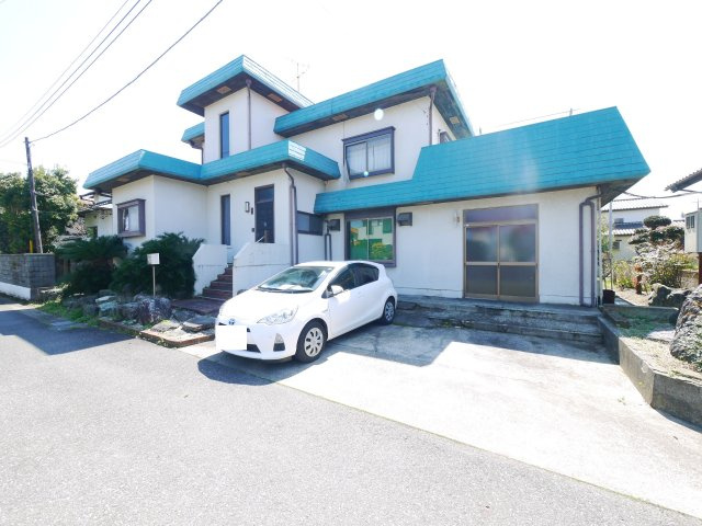 茂原市東郷　中古戸建の駐車場|敷地約99坪 駐車3台可能  6LDK 都市ガス  スーパーフードプラザハヤシ徒歩約13分
