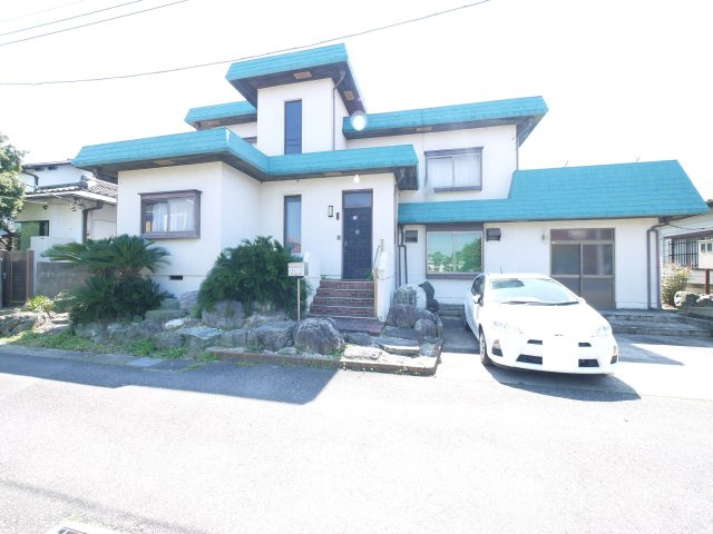 茂原市東郷　中古戸建の外観|敷地約99坪 駐車3台可能  6LDK 都市ガス  スーパーフードプラザハヤシ徒歩約13分

