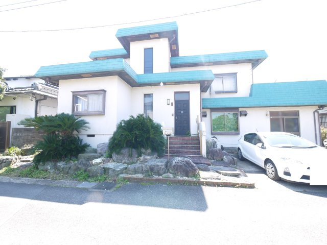 茂原市東郷　中古戸建の外観|敷地約99坪 駐車3台可能  6LDK 都市ガス  スーパーフードプラザハヤシ徒歩約13分
