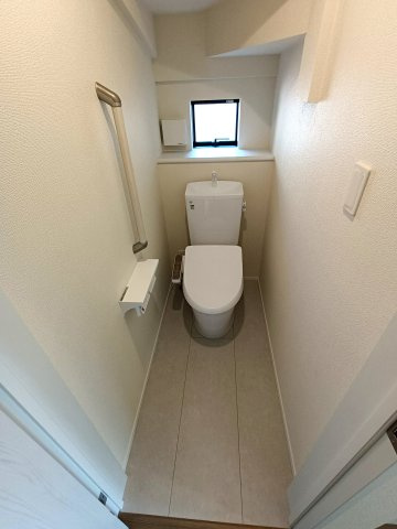 吉川市　中曽根2丁目　新築戸建　全3棟のトイレ|シンプルで使いやすいトイレです