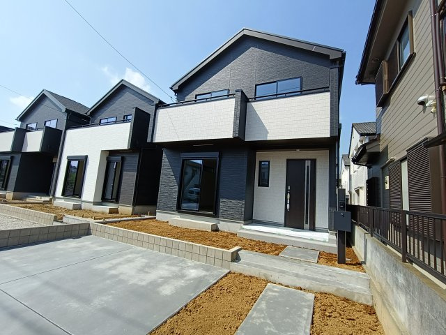 吉川市　中曽根2丁目　新築戸建　全3棟の前面道路含む現地写真|前面道路含む現地写真です