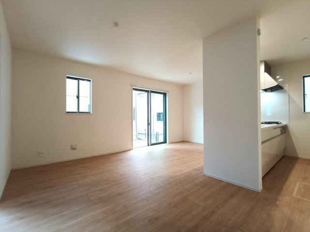 吉川市　中曽根2丁目　新築戸建　全3棟の居間・リビング|施工例です