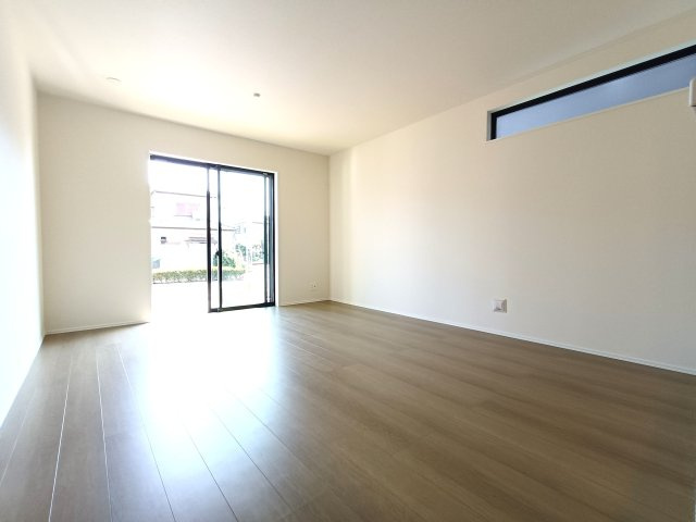 吉川市　中曽根2丁目　新築戸建　全3棟の居間・リビング|ゆったり過ごせる居間です