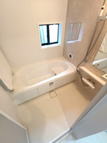 吉川市　中曽根2丁目　新築戸建　全3棟の浴室|ゆったり過ごせるお風呂です