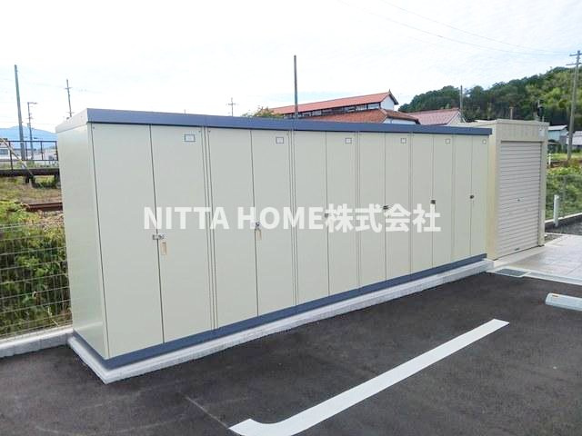 京丹後市峰山町杉谷のアパートのその他共用部分|外部物置がついています◎