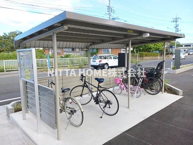 京丹後市峰山町杉谷のアパートのその他共用部分|屋根付きの駐輪場です◇