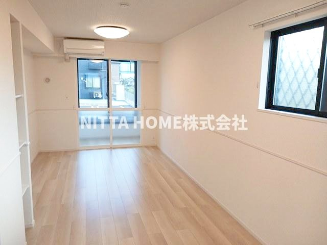 京丹後市峰山町杉谷のアパートの居間・リビング|１３．３帖のリビングルームです◇