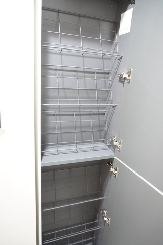 草加マンション の玄関