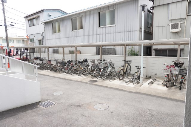 草加マンション の駐輪場
