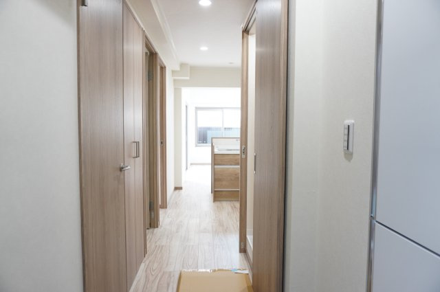 草加マンション の玄関