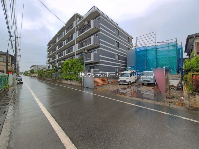 越谷市千間台西2期　新築一戸建ての前面道路含む現地写真