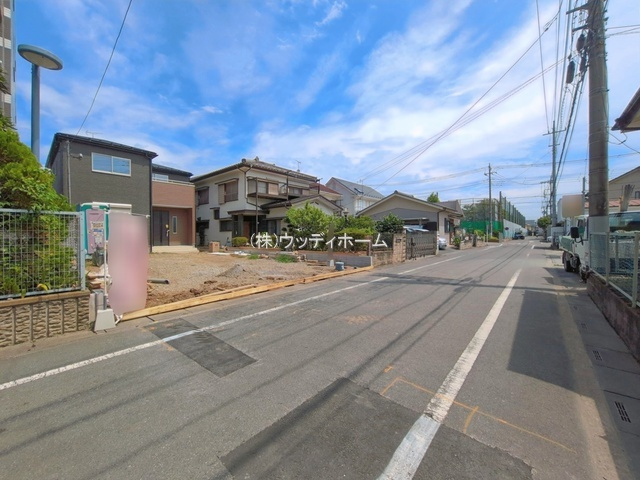 越谷市千間台西2期　新築一戸建ての前面道路含む現地写真