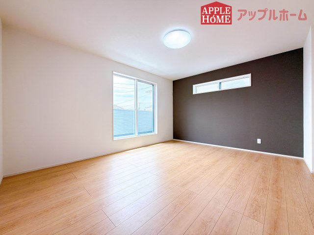 [新築住宅] 行田市桜町 第1期 全3棟の洋室|２階居室は全室収納あり！たっぷりある収納活用でお部屋もキレイを保てます♪