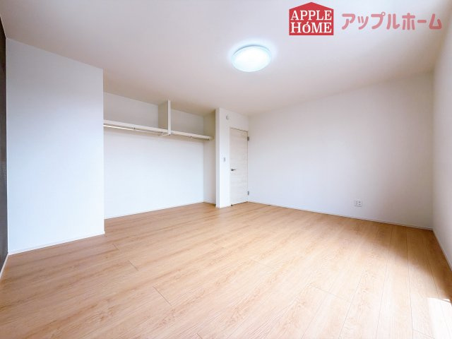 [新築住宅] 行田市桜町 第1期 全3棟の洋室|２階居室は全室収納あり！たっぷりある収納活用でお部屋もキレイを保てます♪
