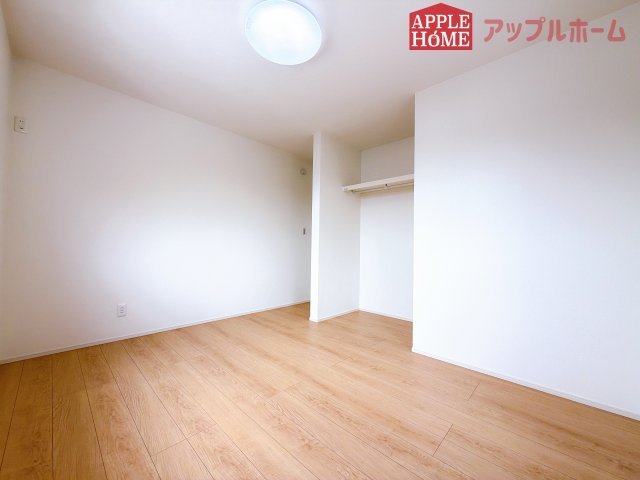 [新築住宅] 行田市桜町 第1期 全3棟の洋室|２階居室は全室収納あり！たっぷりある収納活用でお部屋もキレイを保てます♪