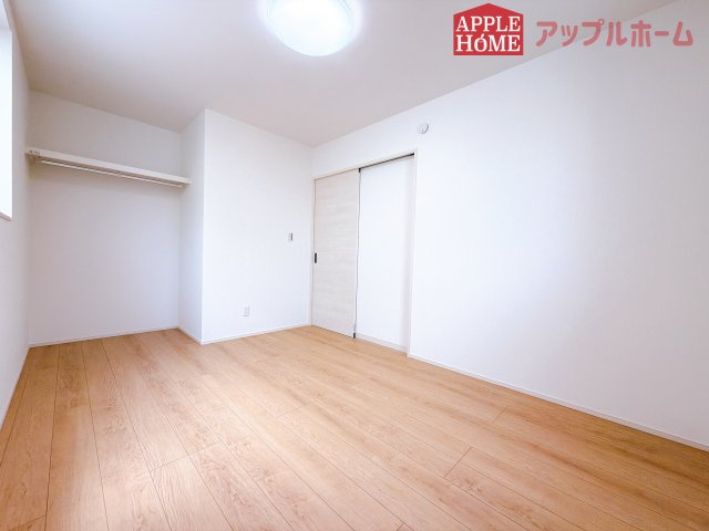 [新築住宅] 行田市桜町 第1期 全3棟の洋室|２階居室は全室収納あり！たっぷりある収納活用でお部屋もキレイを保てます♪