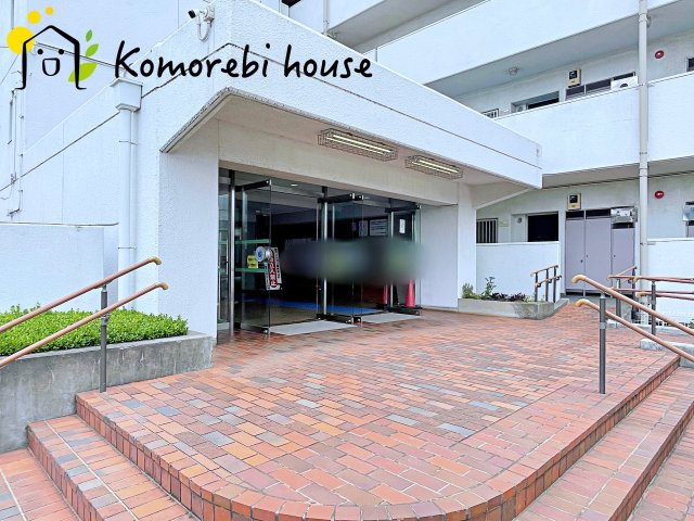 サンライズ伊奈のエントランス|ゆとりのあるエントランスです