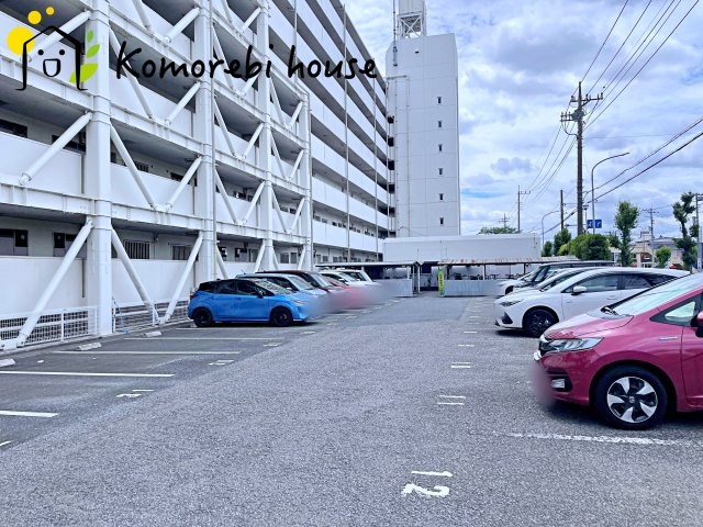 サンライズ伊奈の駐車場|車をお持ちの方に嬉しい駐車場付きの物件です