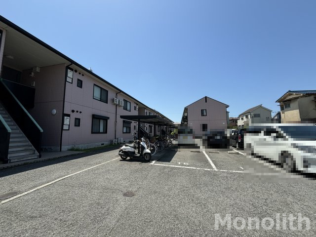 リバーサイド忠岡C棟の駐車場