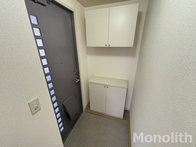 リバーサイド忠岡C棟の玄関