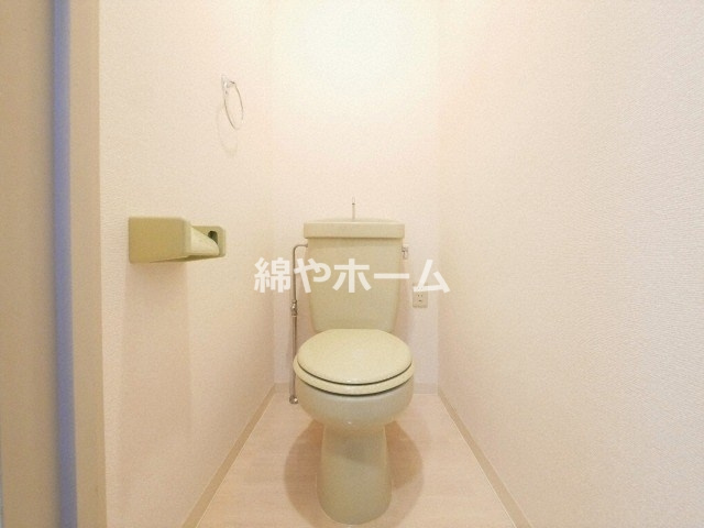 グランデージ新深江のトイレ|落ち着いた色調のトイレです