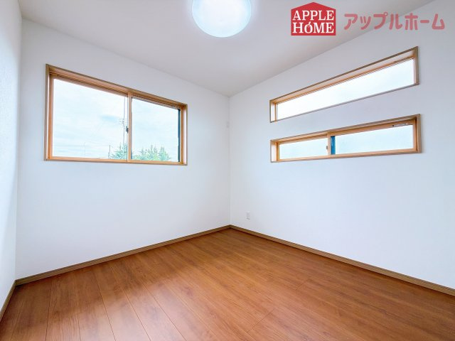 [新築住宅] 行田市佐間 第3期 全4棟の洋室|２階居室は全室収納あり！たっぷりある収納活用でお部屋もキレイを保てます♪