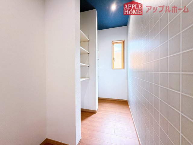 [新築住宅] 行田市佐間 第3期 全4棟の収納|キッチン裏パントリーあります♪