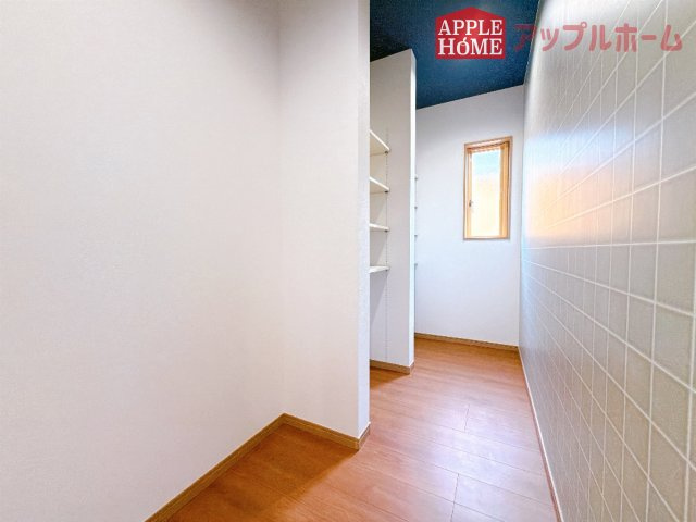 [新築住宅] 行田市佐間 第3期 全4棟の収納|キッチン裏パントリーあります♪