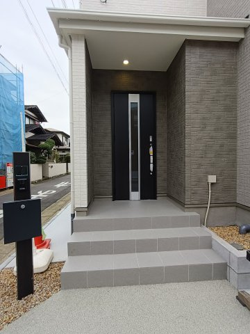 吉川市　中曽根2丁目　新築戸建　全3棟の玄関|施工例です